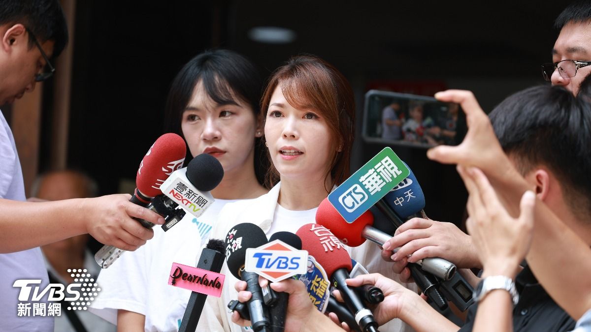 民眾黨發言人張彤、民眾黨立院黨團主任陳智菡。（圖／華子琛攝）