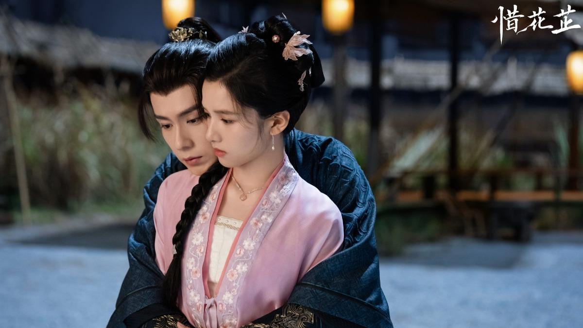 胡一天(左)武打戲拍一個月,怨嘆想拍戀愛戲。(圖/八大提供)