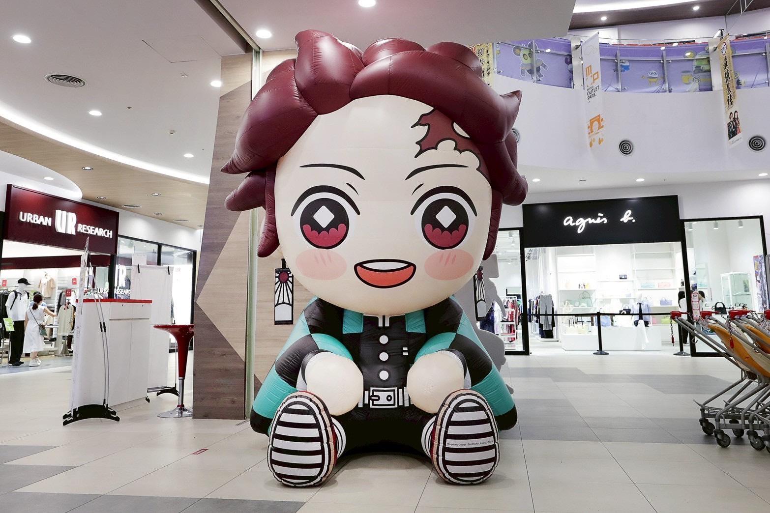 MITSUI OUTLET 台南館巨型Q版炭治郎療癒登場,為打卡拍照熱點。(圖/三井OUTLET 提供)