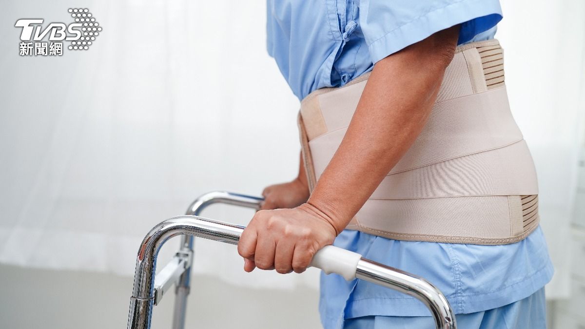 腰痛別亂戴護腰!長時間佩戴恐害肌肉失憶 醫揭正確時機、用法