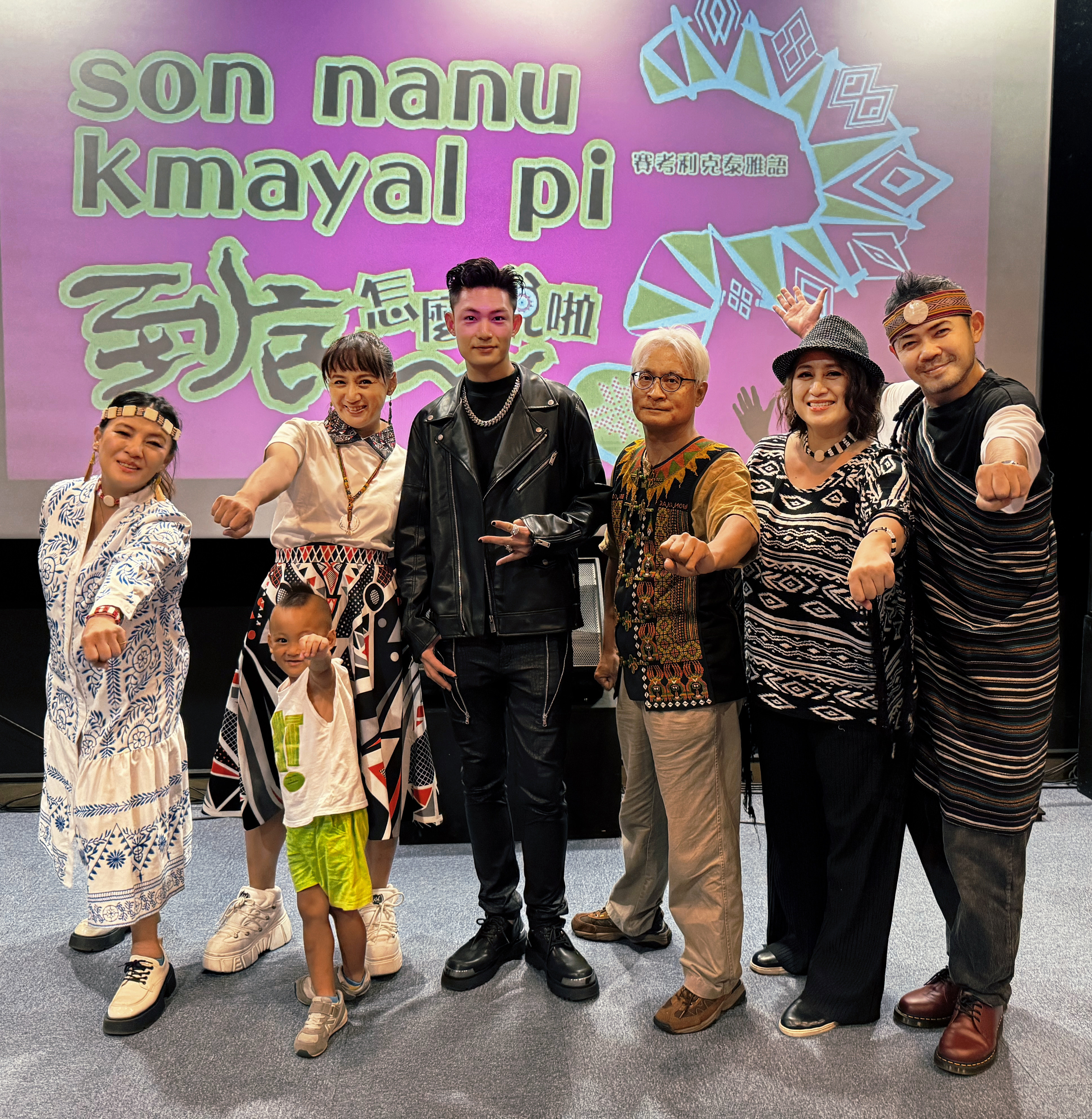 阿比(左起)、高蕾雅、高蕾雅兒子小石頭、AZ、達卡鬧、蘇婭、No Name余荃斌出席開播宣傳會。(圖/艾迪昇傳播提供)