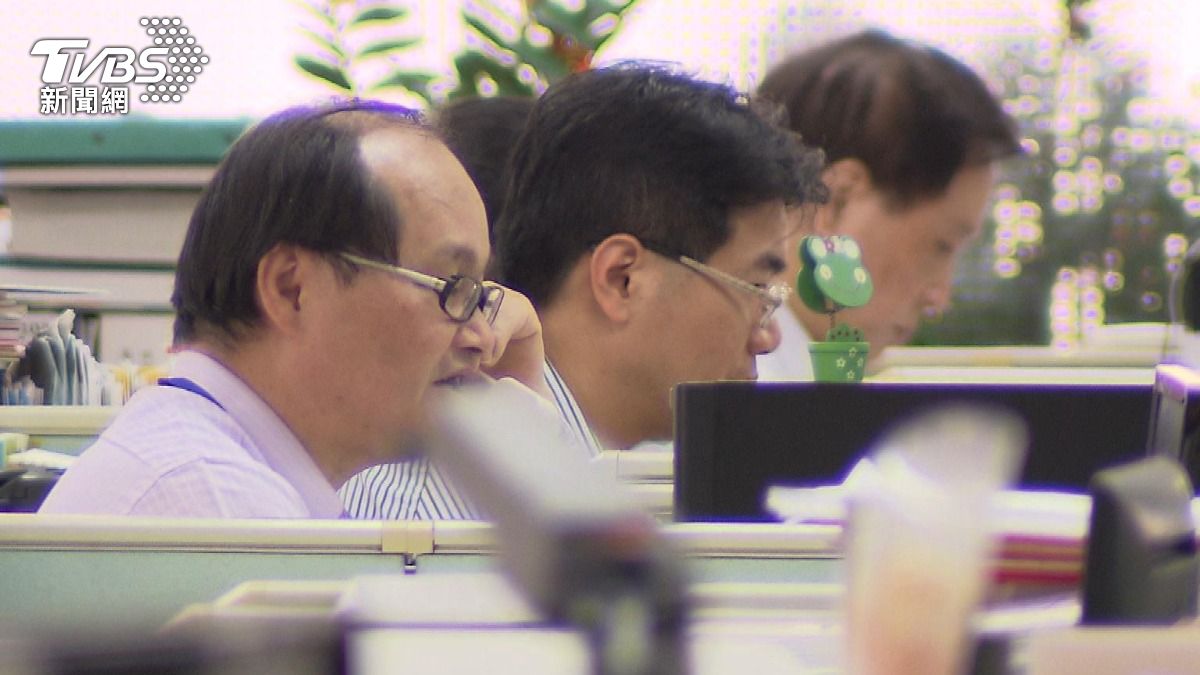 專家建議40歲後培養多元技能 。(圖/TVBS)