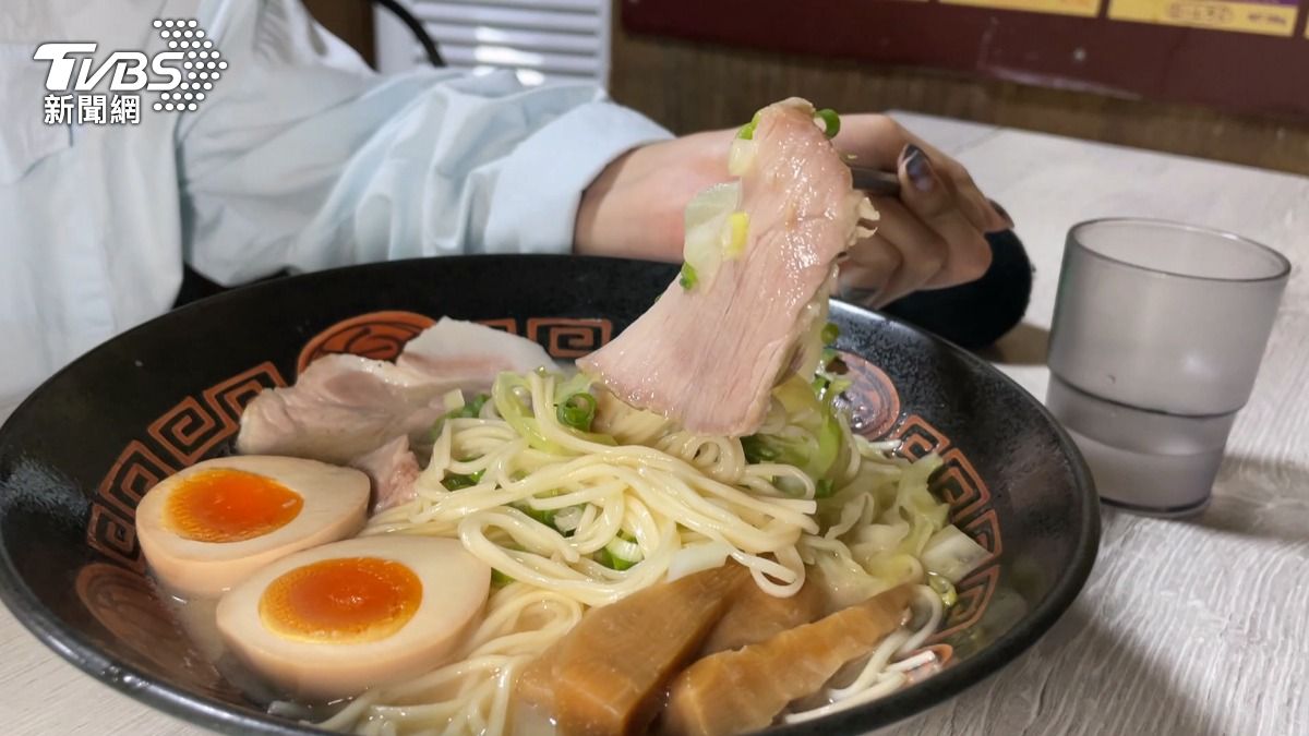 服役期間,許光漢經常光顧當地的拉麵店。(圖/TVBS)