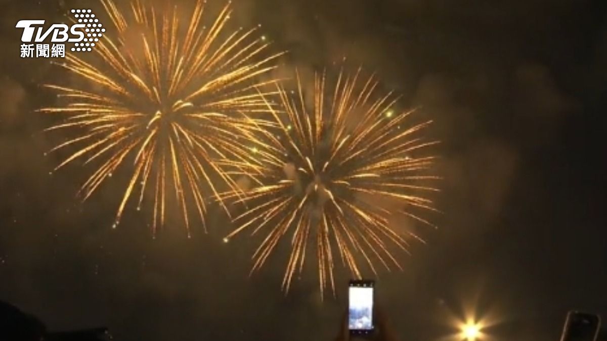 大稻埕夏日節登場! 開幕場300秒煙火湧人潮。(圖/畫面來源:台北市觀光傳播局)