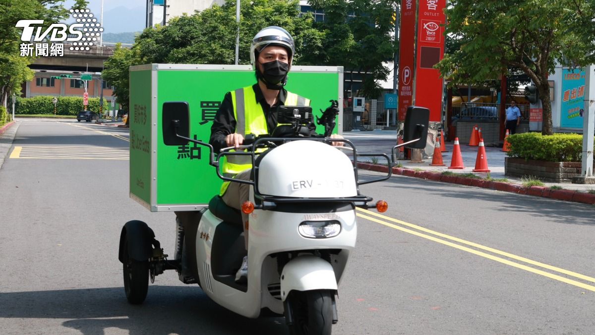 Uber Eats更推出更大外送箱的車種。(圖/潘建樺攝)