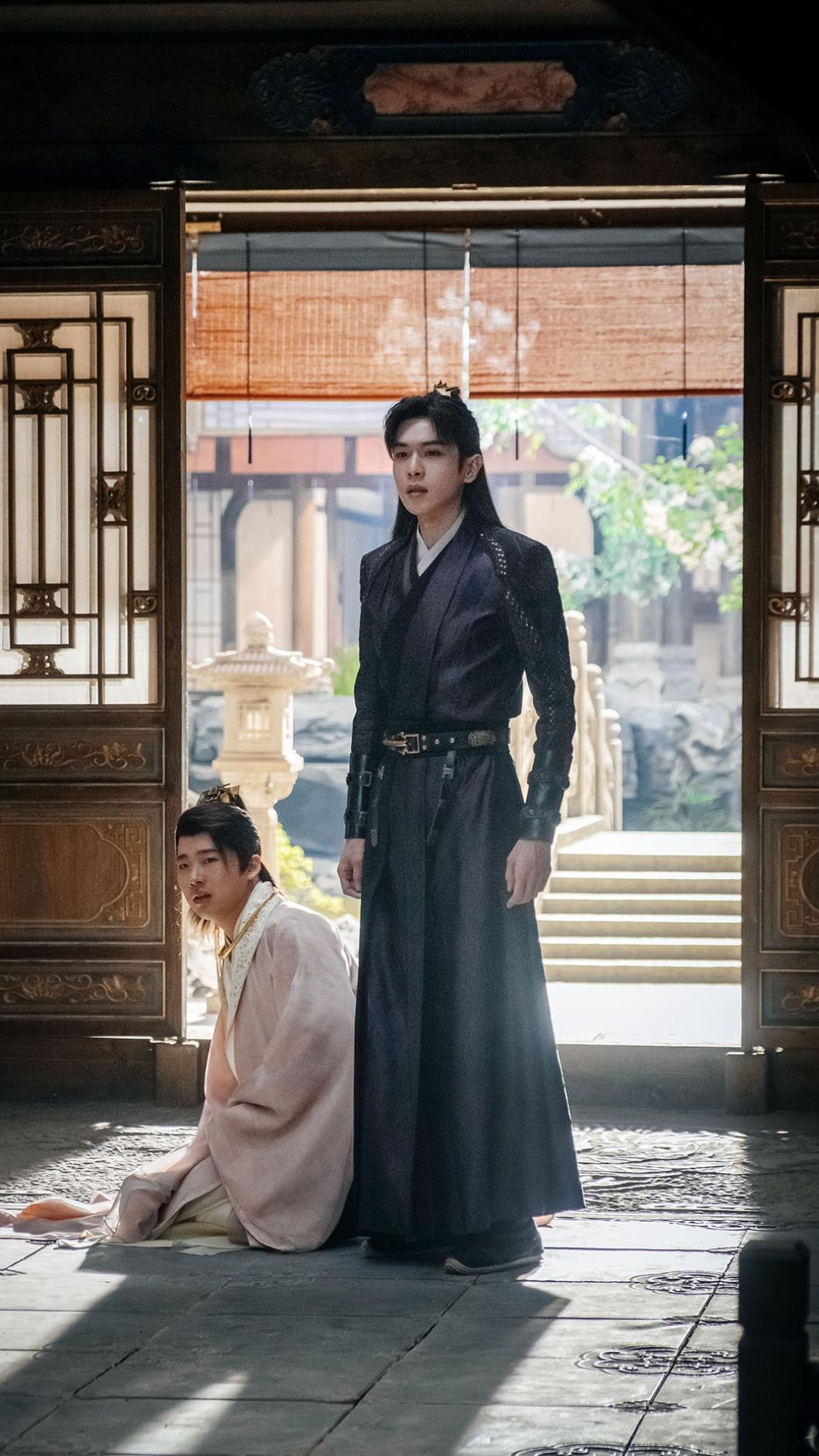 郭麒麟(左)第二季闖大禍成范家「跪」公子。(圖/中天娛樂台提供)