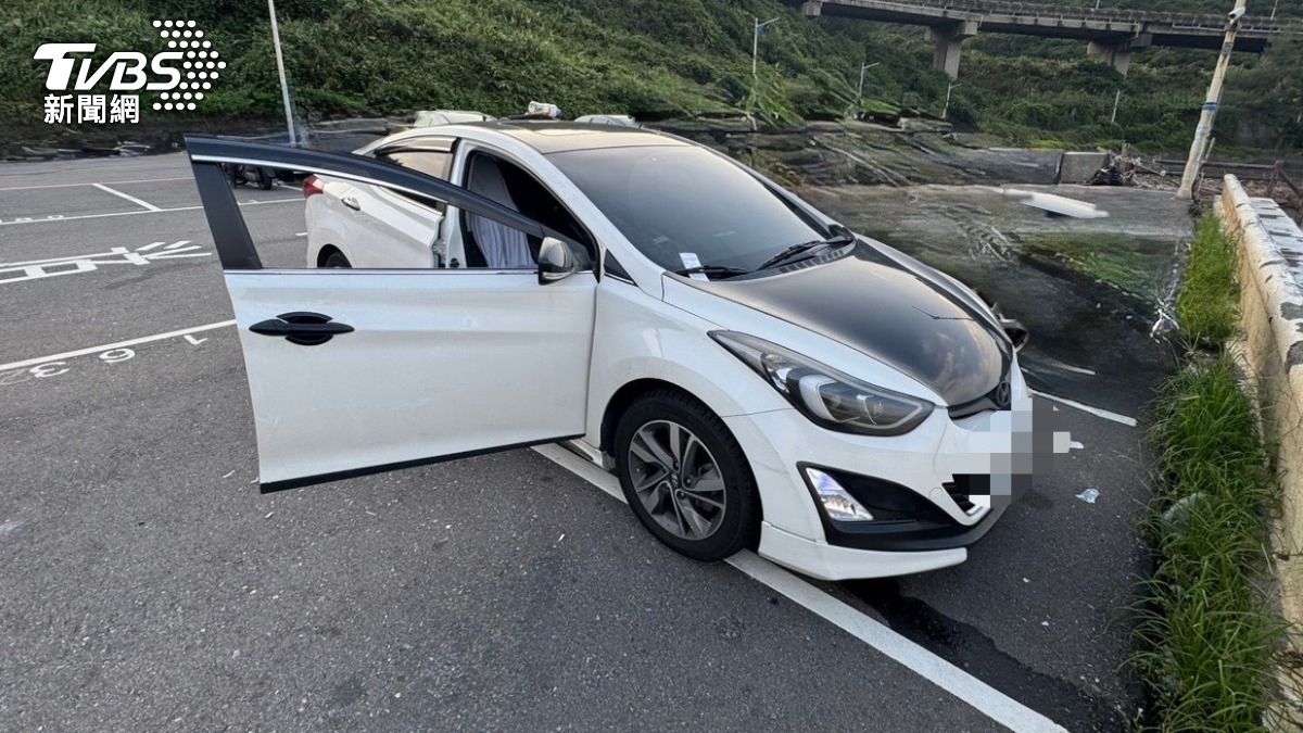 男子在車內輕生。（圖／TVBS）
