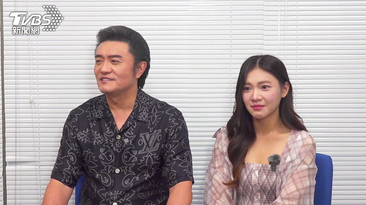 父女倆聊到末日約定雙雙哽咽。(圖/TVBS)
