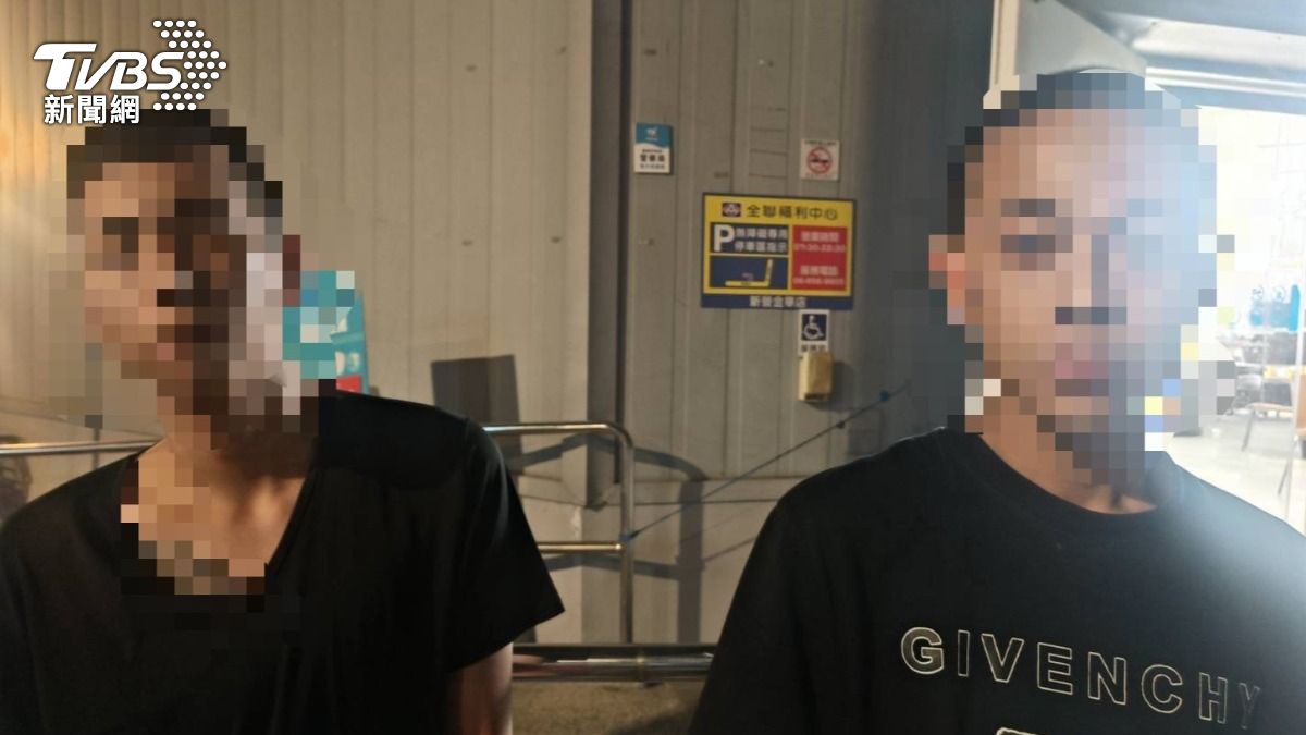 網紅鳳梨位於宜蘭的手搖分店遭潑泥水，兩名嫌犯落網。（圖／TVBS）