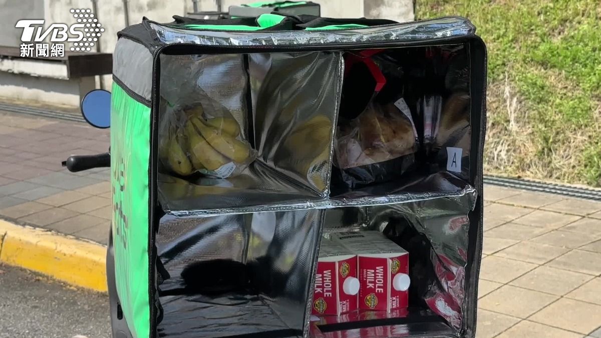 外送平台跟美式賣場合作,升級「外送箱」,容量擴大一點五倍,但須要由外送員自費更換。(圖/TVBS)