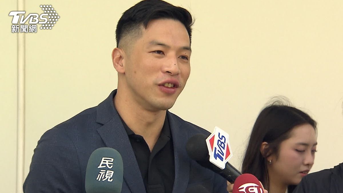 外送平台業者發現,消費者最喜歡購買烤雞、沙拉,而且訂單都僅有三到四樣商品。(圖/TVBS)