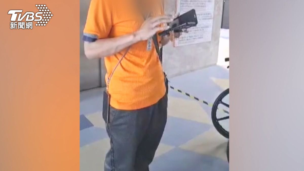傳送員被當事人發現偷拍、要求刪掉偷拍照片(圖/當事人提供)