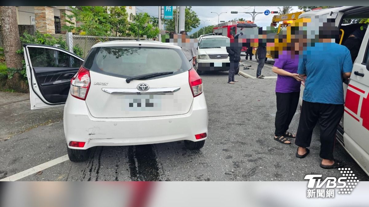 與夫爭吵後開車返家,女暴衝失控撞死人。(圖/TVBS)
