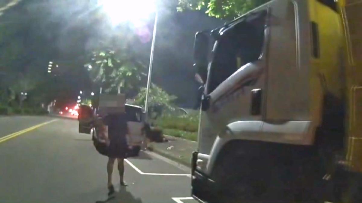 半夜放煙火吵翻天!台中3男「轟炸北屯區」只為慶生。(圖/翻攝脆)