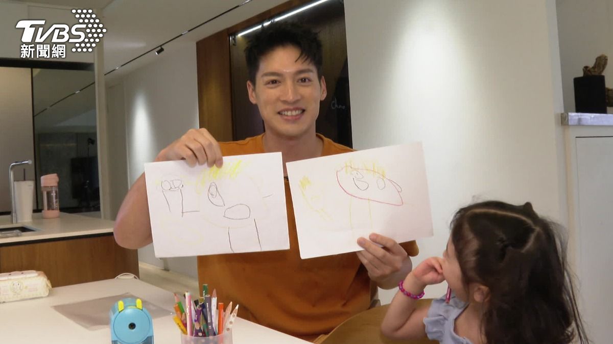 許孟哲分享女兒畫的第一張全家福。(圖TVBS)