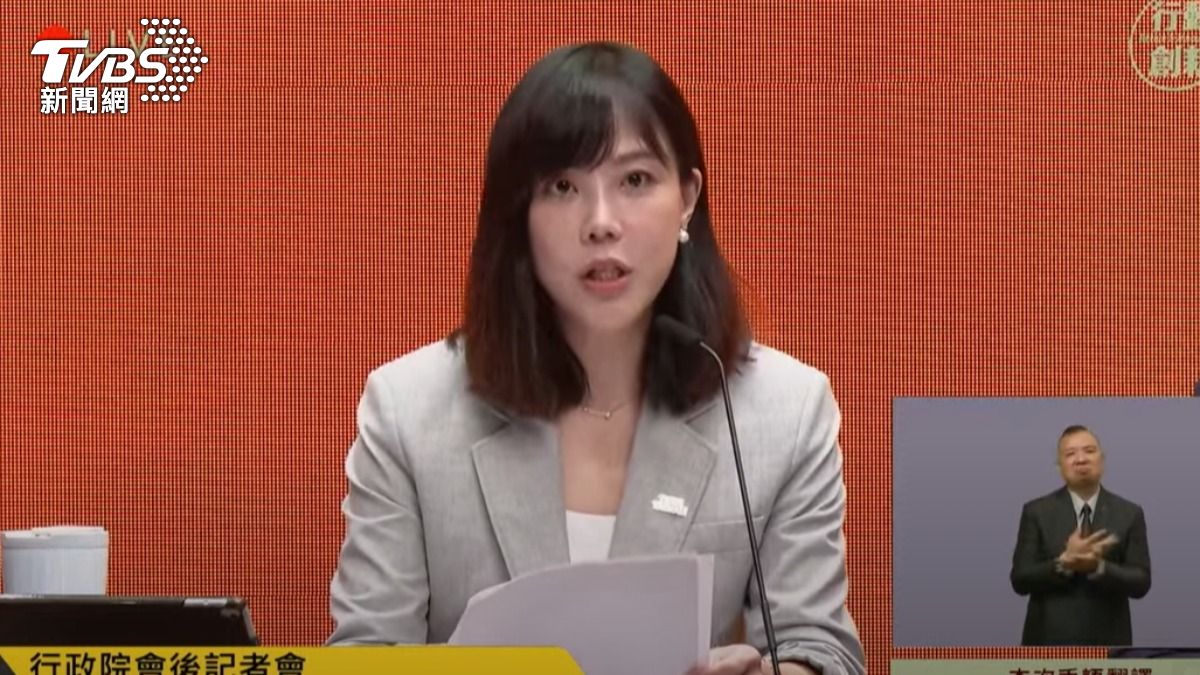 行政院發言人李慧芝主持院會後記者會。（圖／行政院）