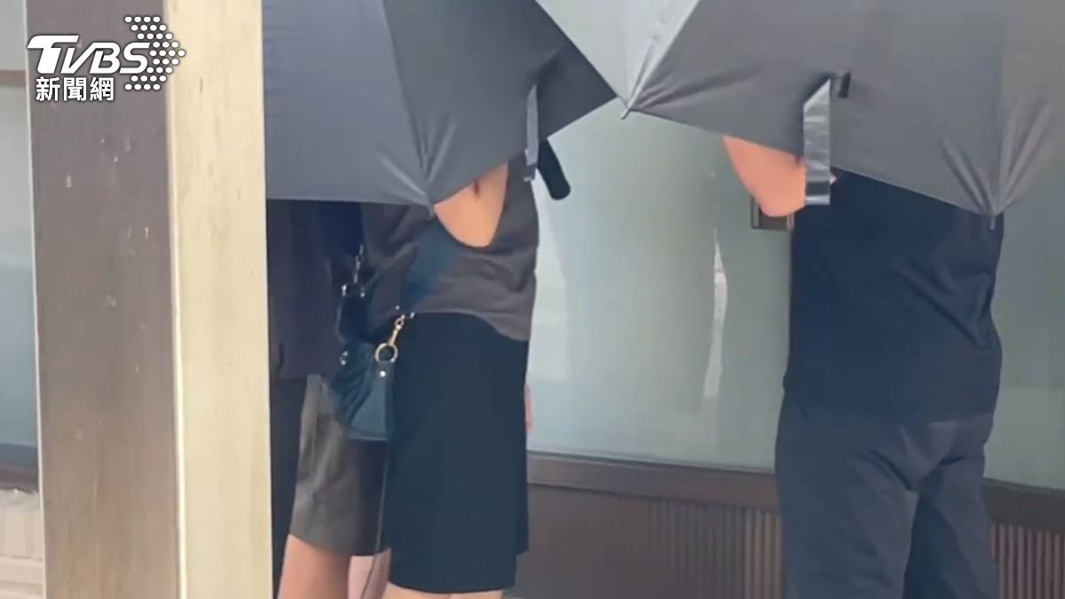 詹智能慘死超商!遭砍4刀「後膝動脈爆裂」 家屬黑傘下痛哭