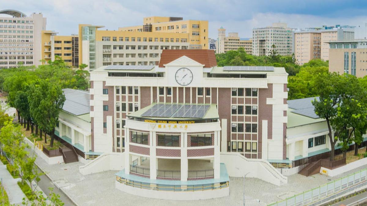 中興大學深夜竄火舌!餐廳「突冒火煙」 警消急破窗搶救