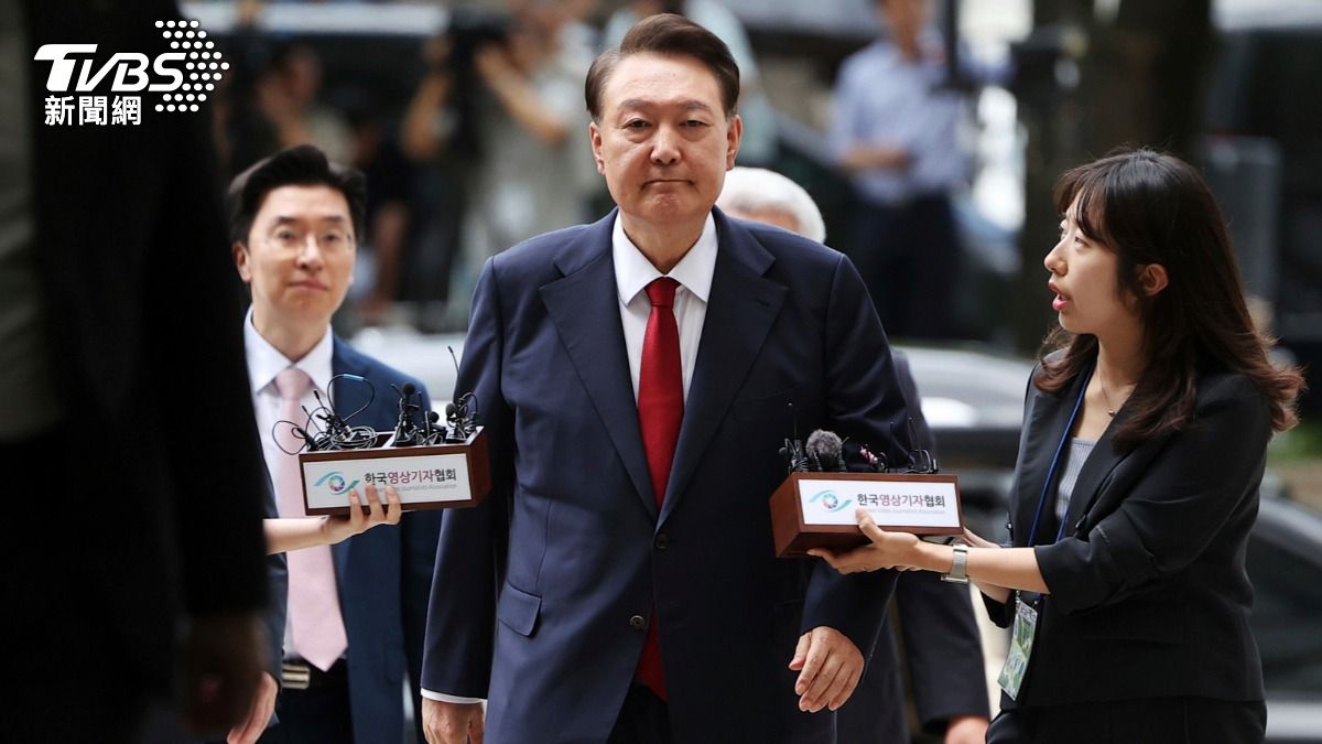 南韓獨立檢察組二度嘗試逮捕尹錫悅仍遭到強烈抗拒,最後還是以失敗告終。(資料圖片/達志影像美聯社)