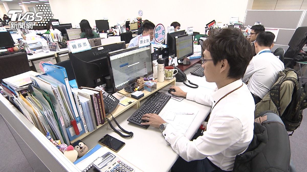 勞退基金績效好轉,自提族別看短期波動。(圖/TVBS)