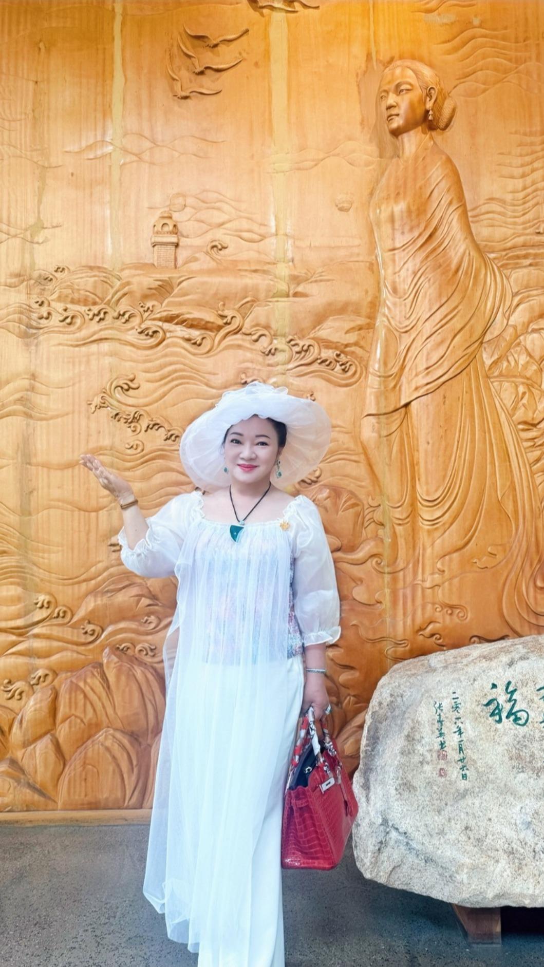白冰冰展開宮廟感恩之旅，到曾協助她拍攝的玄天上帝廟答謝。（圖／長興影視提供）