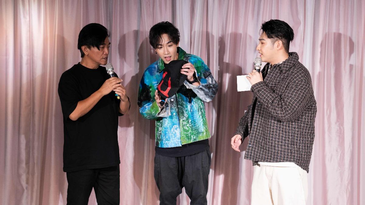 吳宗憲和鹿希派替陳守恩(中)單曲記者會站台。(圖/容易文創提供)