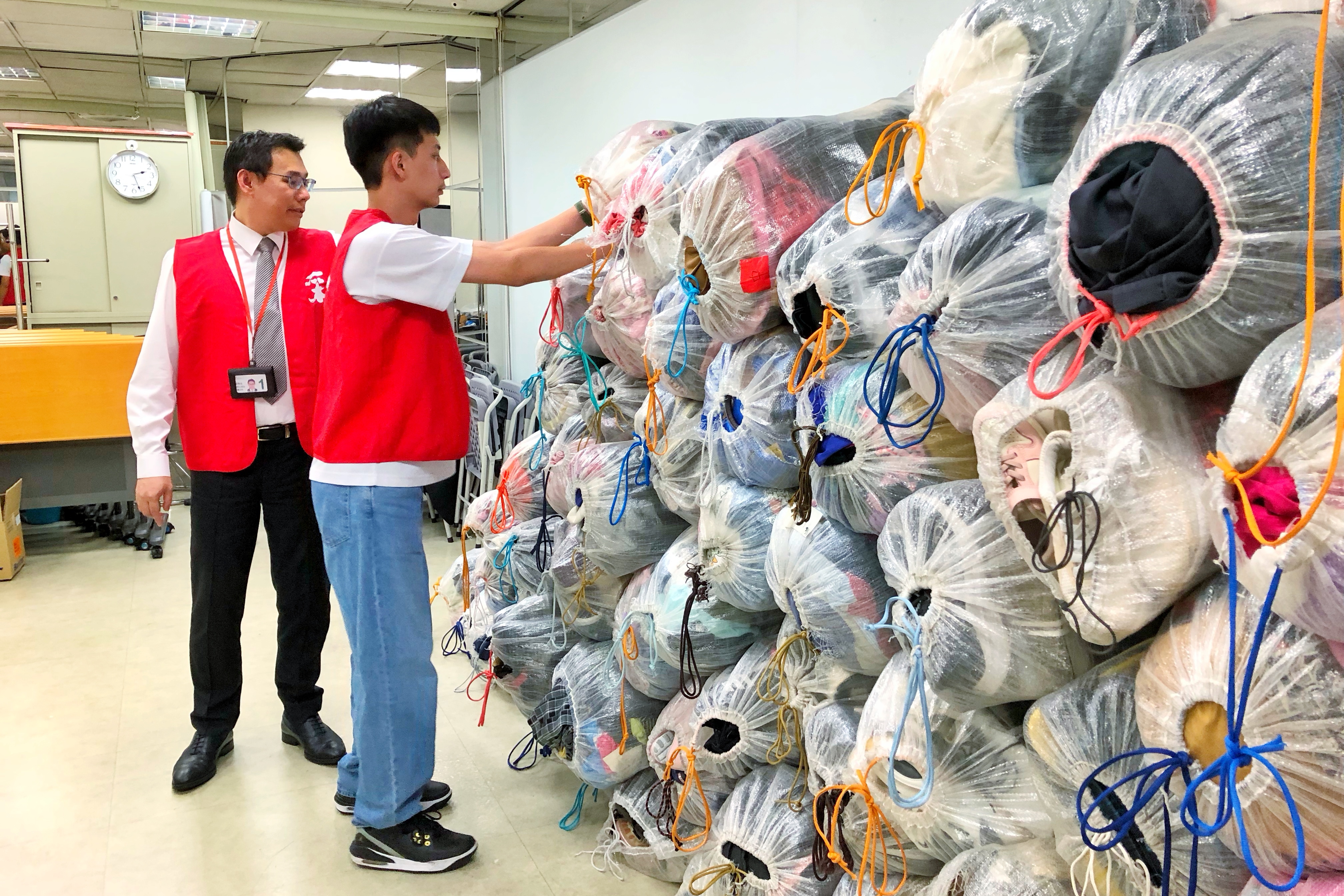 募衣鞋包包送非洲防沙蚤 桃機免稅店盼逾8千件