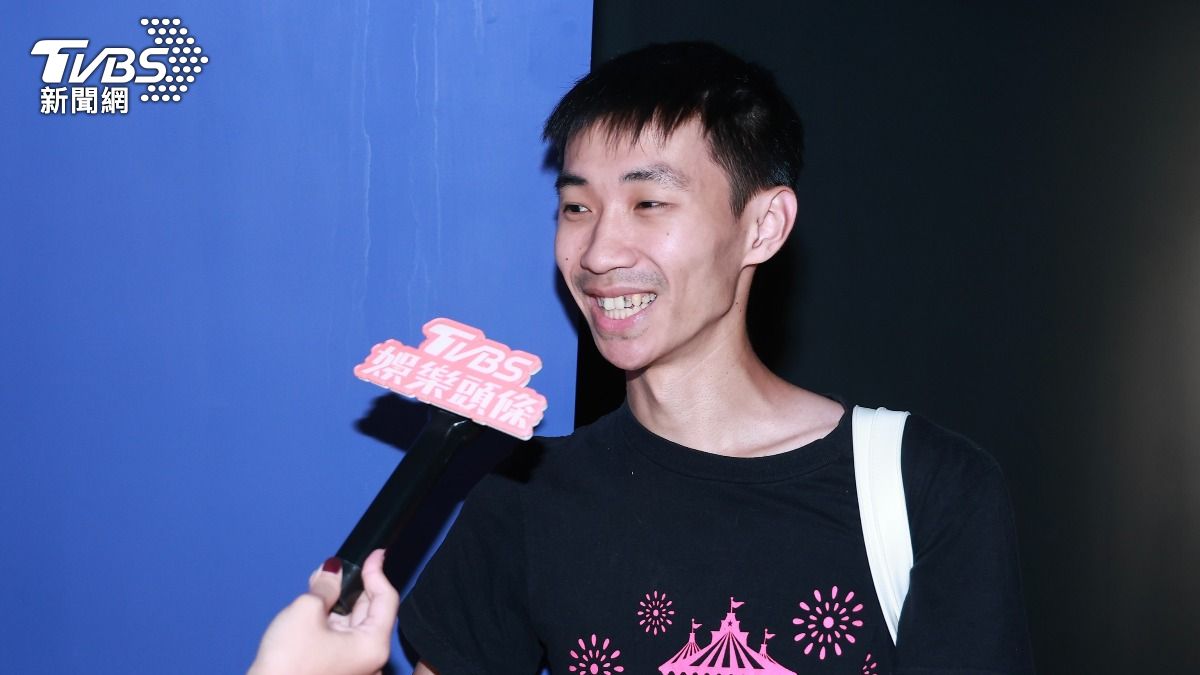 阿城希望能在台灣看個5、6次,彌補無法飛往日本觀影的遺憾。(圖/黃城碩攝)
