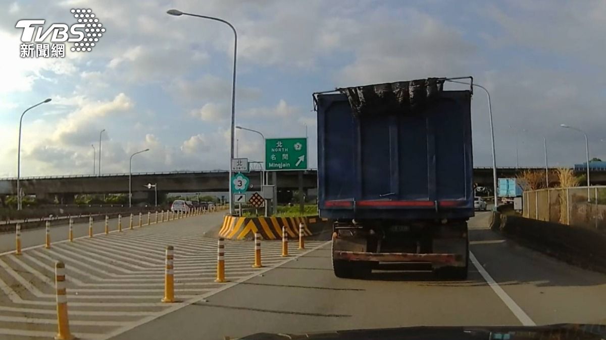 大貨車擋路又沒車牌!開上國道逃逸15km 吞25萬元罰單