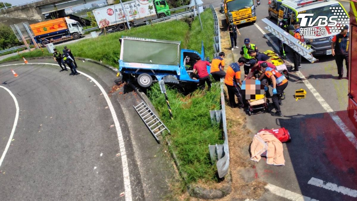 快訊／國3柳營段死亡自撞！貨車衝破分隔島　駕駛搶救仍不治