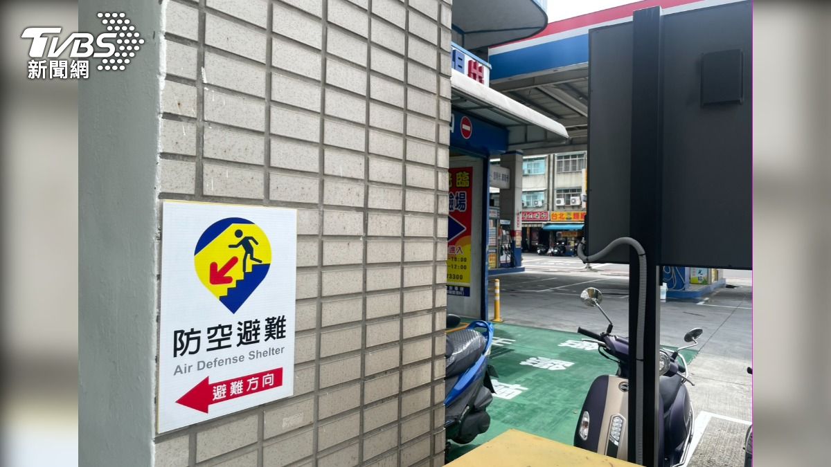 高雄市議員張博洋指出,現有防災點設置存在多項嚴重問題,包括將避難點設置在瓦斯行、加油站旁。(圖/TVBS)