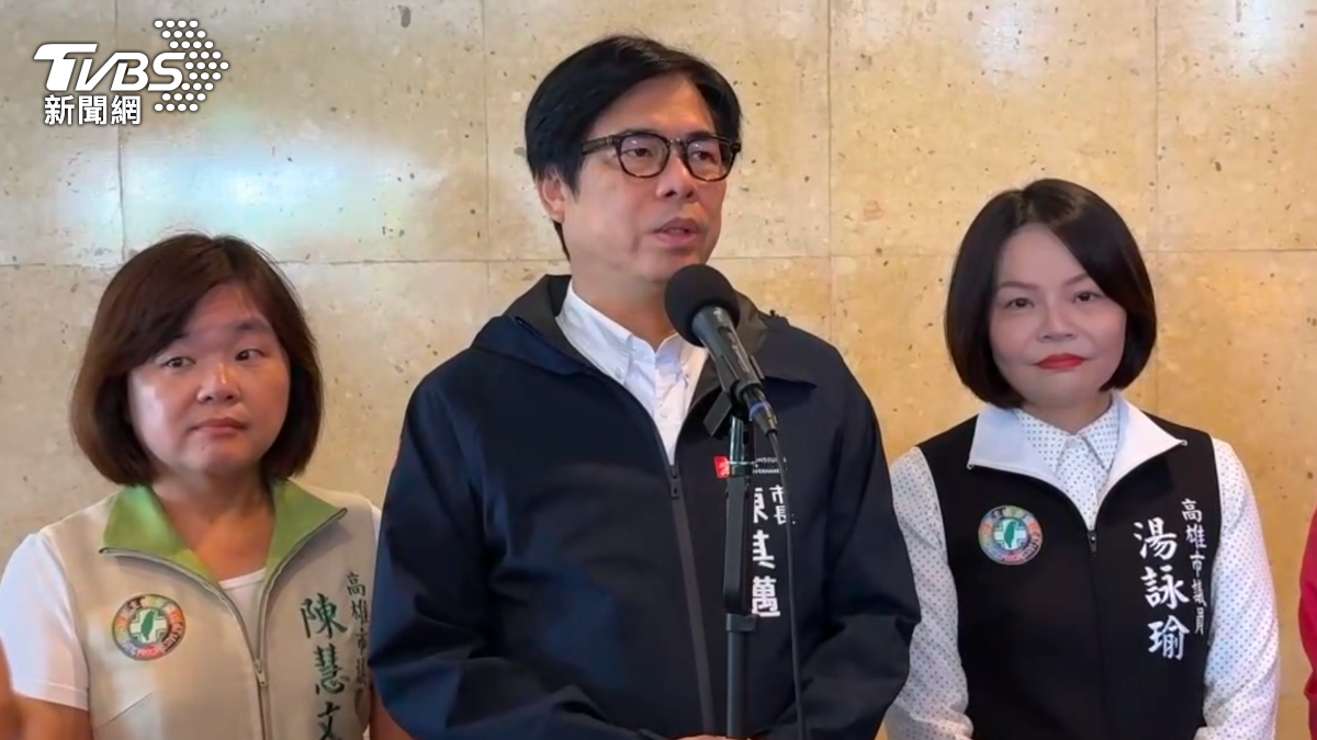 高雄市長陳其邁今日受訪承諾將盡快更新錯誤資料，並徹底檢討相關流程。（圖／TVBS）