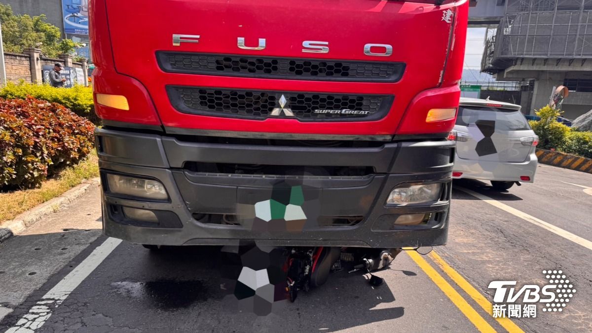 有片/悲傷父親節!新北7旬翁遭水泥車輾過身亡 2兒悲痛認屍