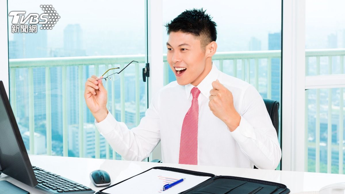 「6生肖」年底運勢大爆發!屬雞有望升職加薪 他愛情事業雙贏