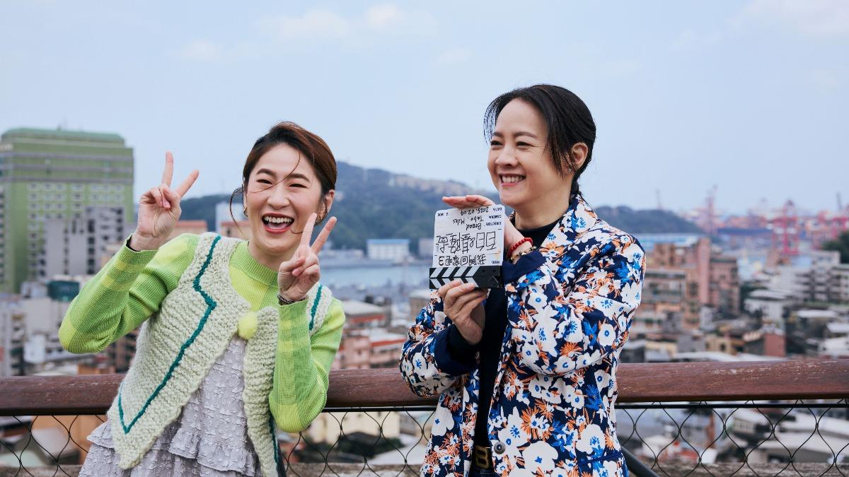 女星昔揪表哥們洗澡!媽媽見狀「強制拖出浴室」 鬧不合離家獨居