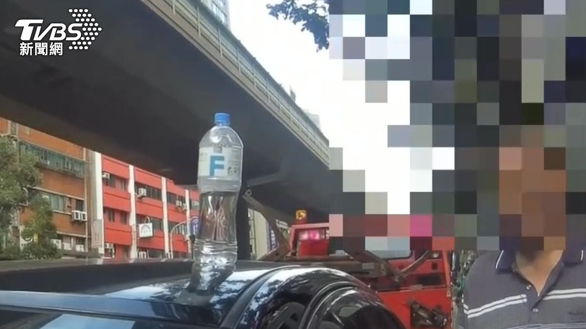 肇事男子車內被搜出毒品。(圖/TVBS)