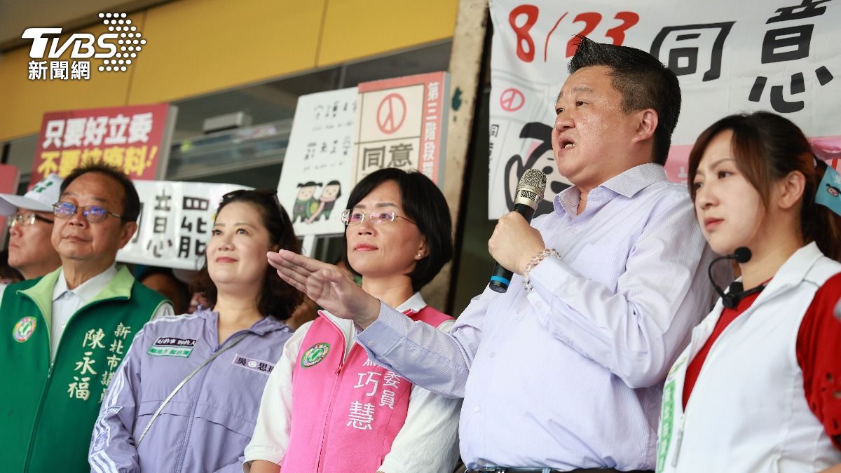 何博文於掃街前受訪。（圖／華子琛攝）