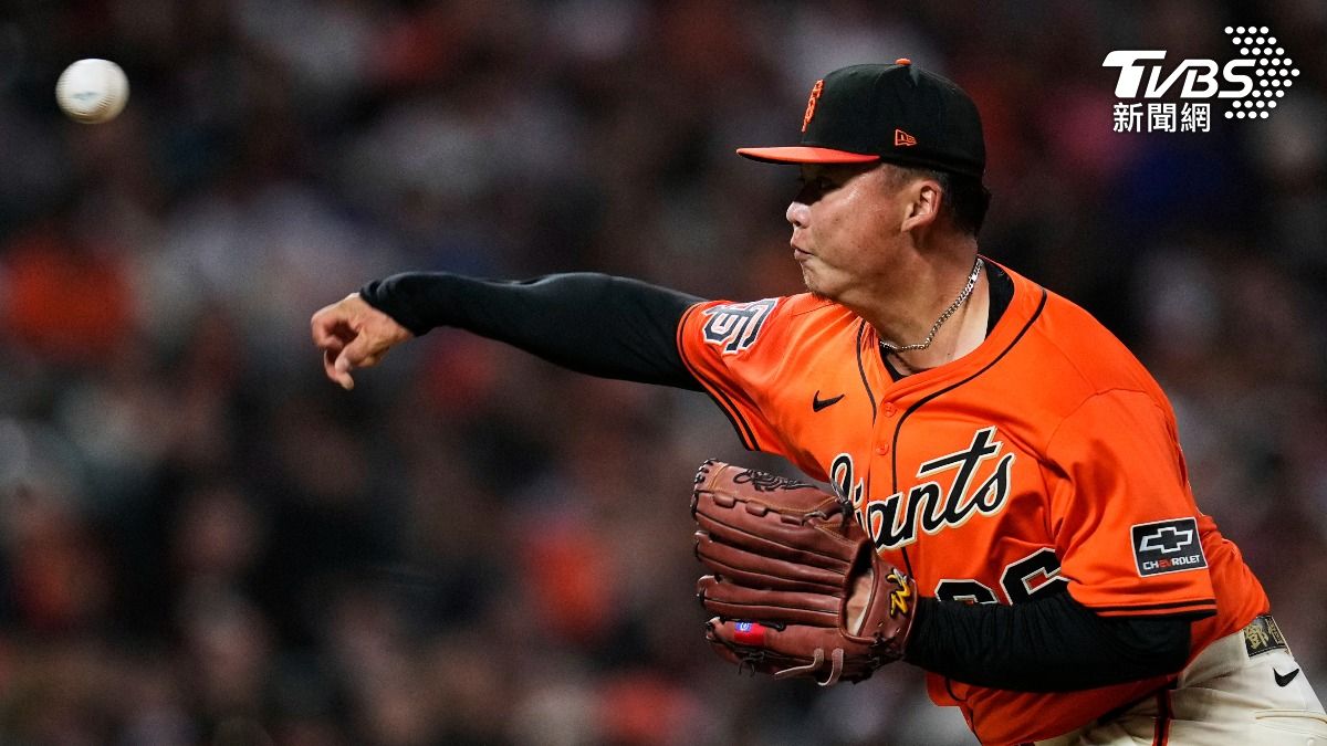 鄧愷威成為繼2019年9月的王維中後,首位在大聯盟拿到勝投的台灣投手。(圖/達志影像美聯社)