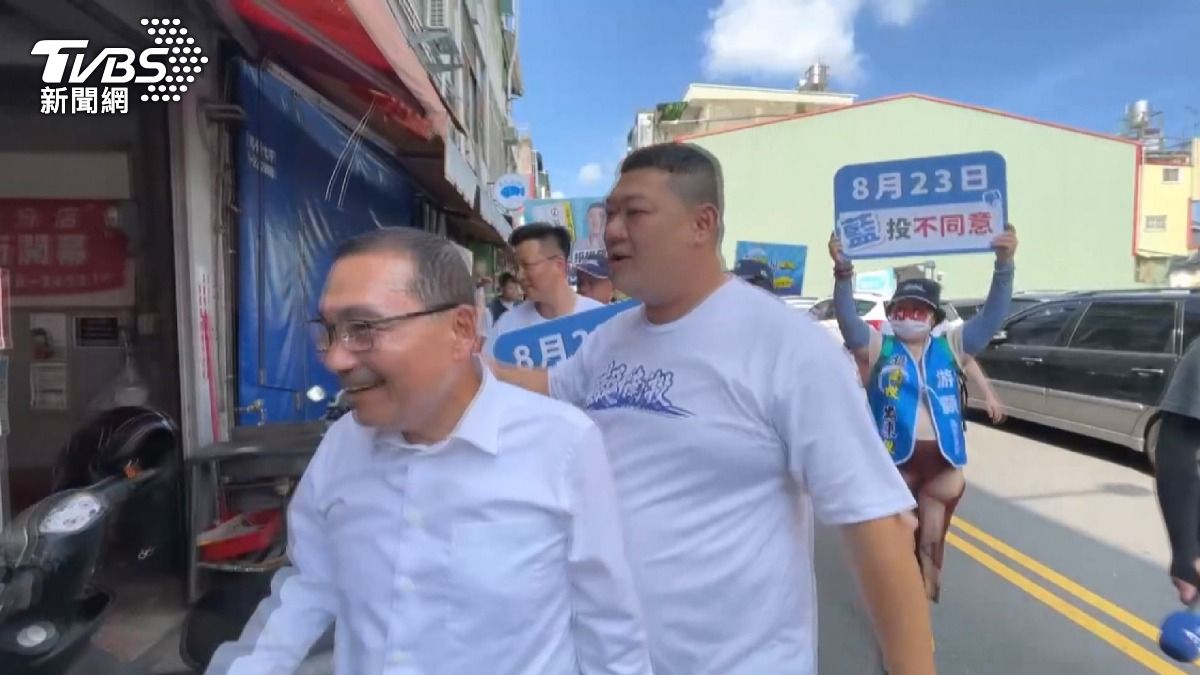 侯友宜南投掃街 籲關稅降至最低。(圖/TVBS)
