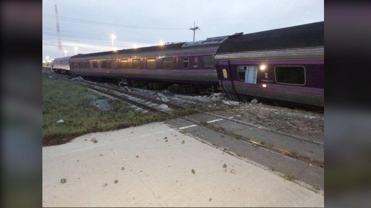 脫軌列車造成至少1名僧侶、1名女孩及7名女子受傷。(圖/翻攝自THEPATTAYANEWS)