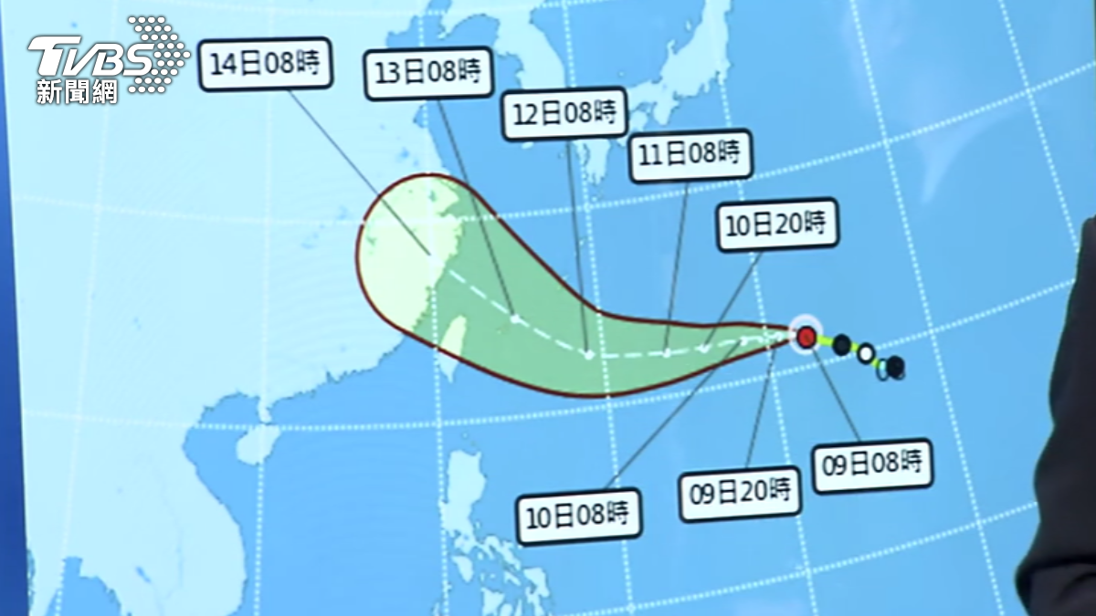 輕颱楊柳路徑，大幅往北修正400到500公里。（圖／TVBS）