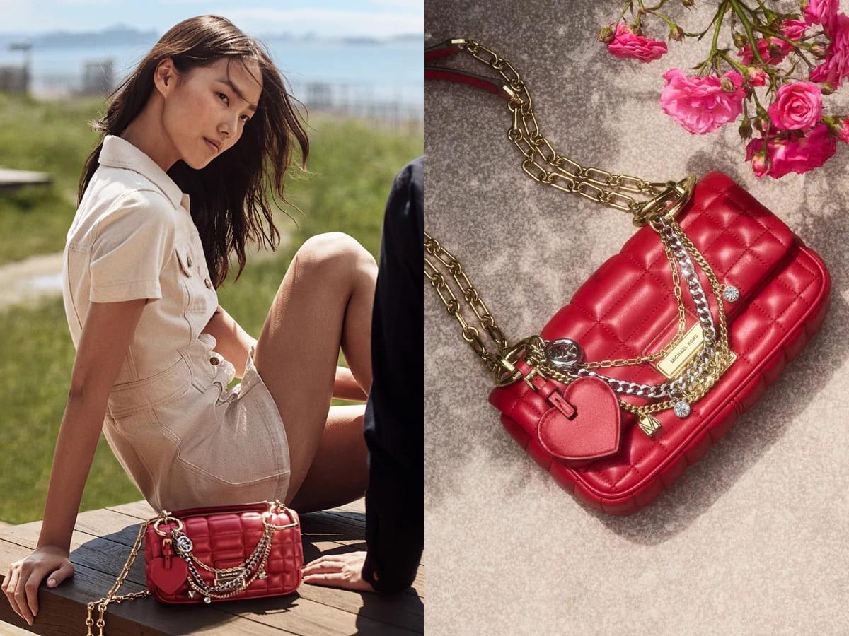 MICHAEL KORS Tribeca紅色小型鍊帶包,NT.15,000;心形包款掛飾,NT.1,700。(圖/MICHAEL KORS)