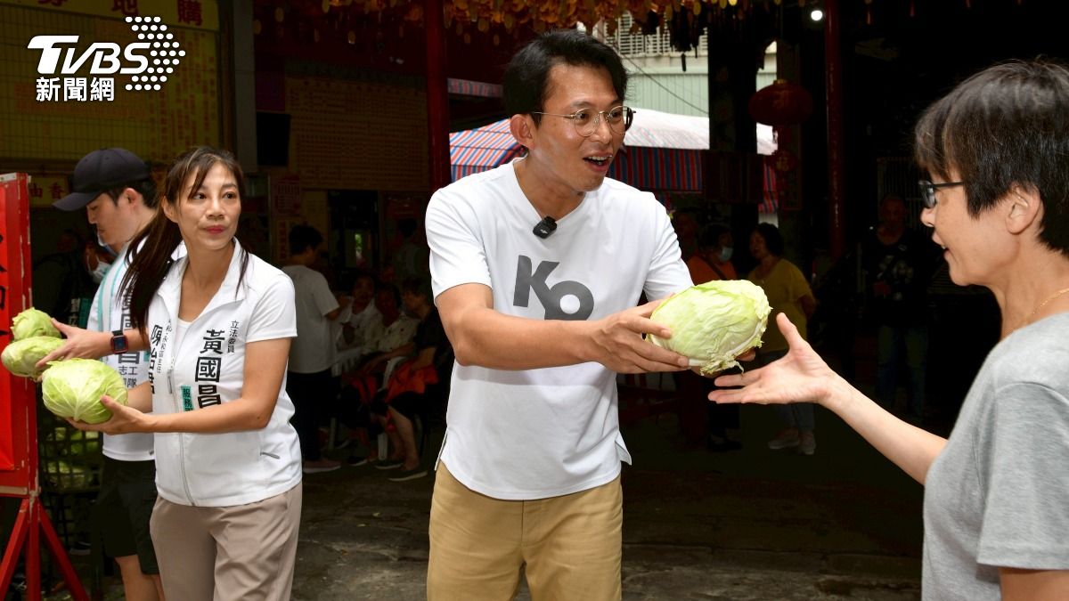 上百人排隊領！黃國昌廟口發菜：盼2026新北議會有民眾黨團