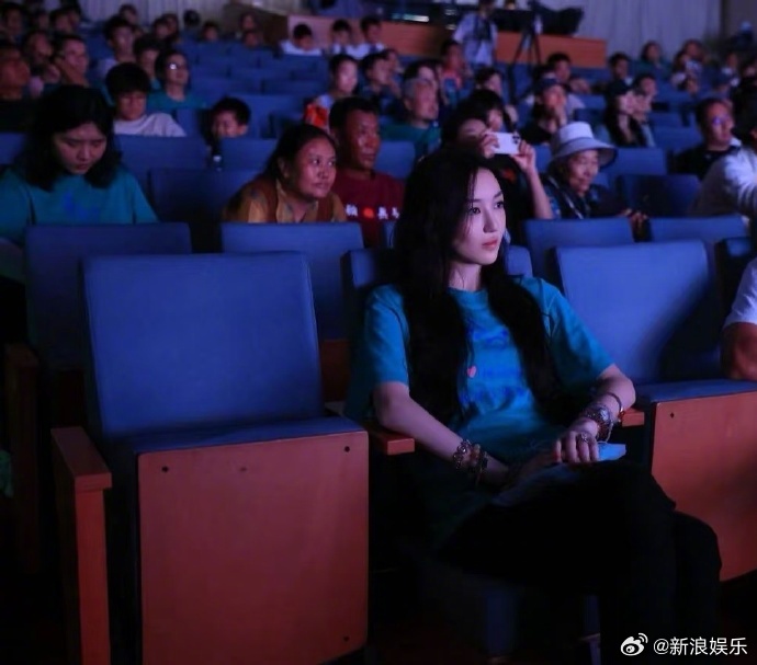 19歲的李嫣氣質出眾。（圖／翻攝自微博）