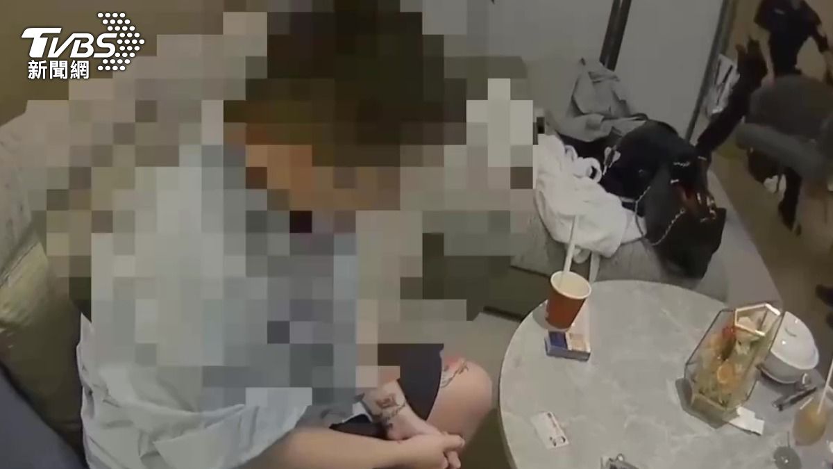 嫌犯等人涉嫌多項罪名遭警方逮捕。（圖／TVBS）