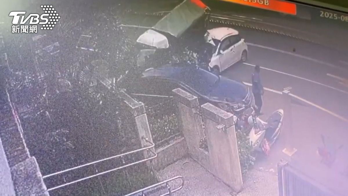花蓮死亡車禍最新監視器曝光。(圖/TVBS)