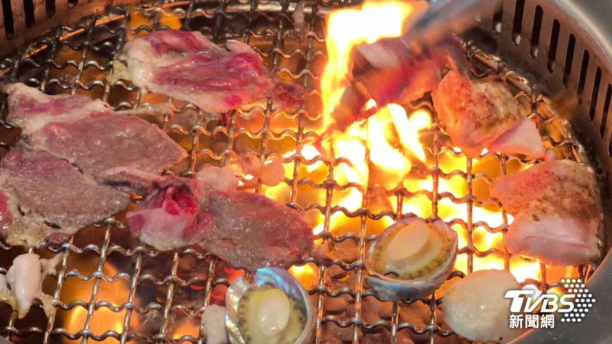 吃到飽變吃不飽?女批店家控餐,說吃完餓到不行。(圖/TVBS)