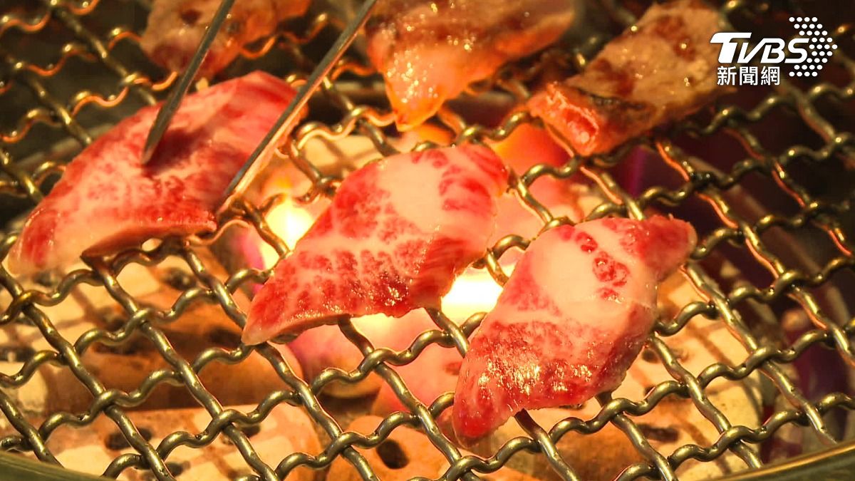 3280元套餐遭控和牛都是油,屋馬表示,作業有疏失。(圖/TVBS)