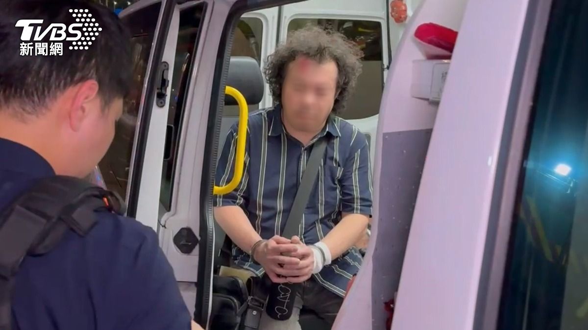 吳男辯稱未飲酒,自稱因車禍當下胸悶吸入氣喘藥導致有酒精反應,警方仍先依法將其上銬逮捕,後經醫院檢測吳男血液未有酒精反應。(圖/TVBS)