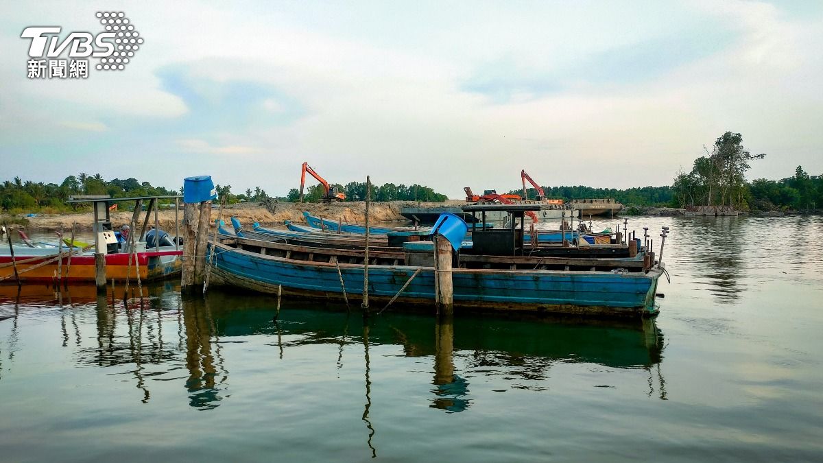 泰國驚傳駭人棄屍案！女屍「綁水泥啞鈴」仍浮出水面　死亡逾2天